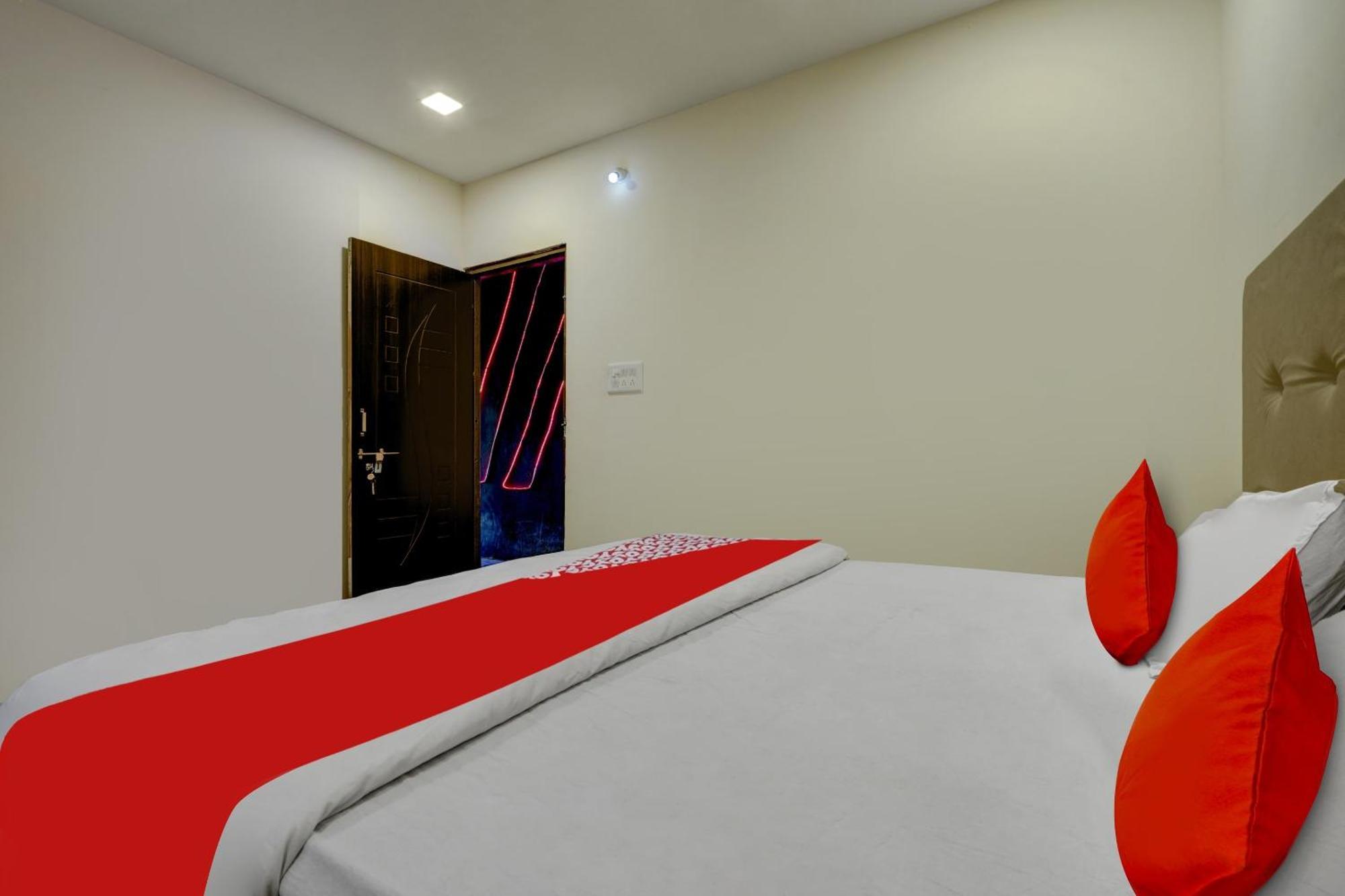 Oyo Flagship The Chirag Resort Bhandāra エクステリア 写真
